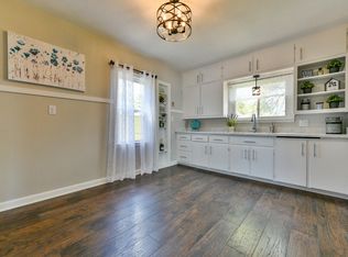 3559 S 32nd St, Greenfield, WI 53221