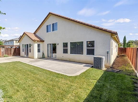 2nd image of 221 Abelia Ln