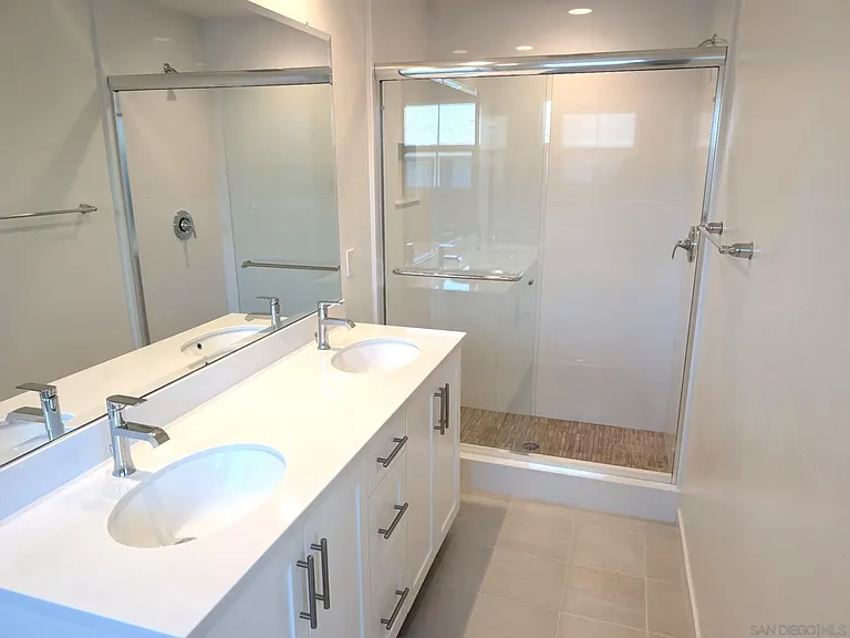 2586 Delphinium Ln — Photo 10