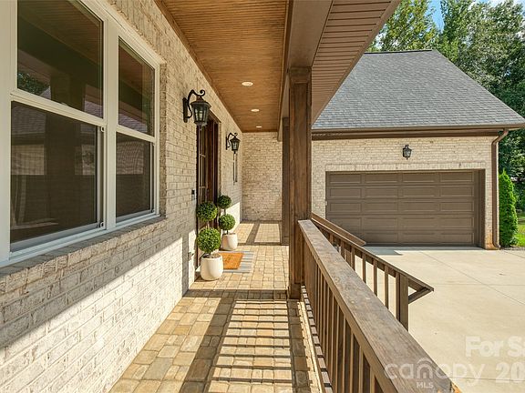 4th image of 9401 Deer Run Rd