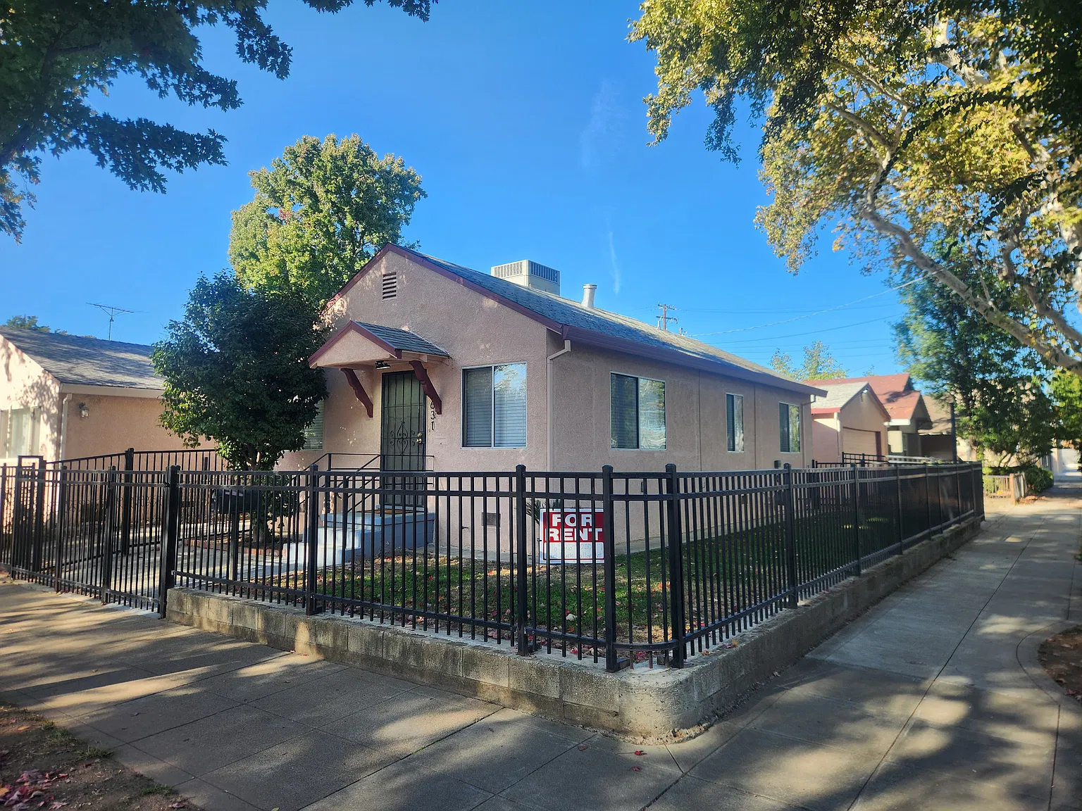 2 bed, 760 sqft, $2,300 — Photo 3