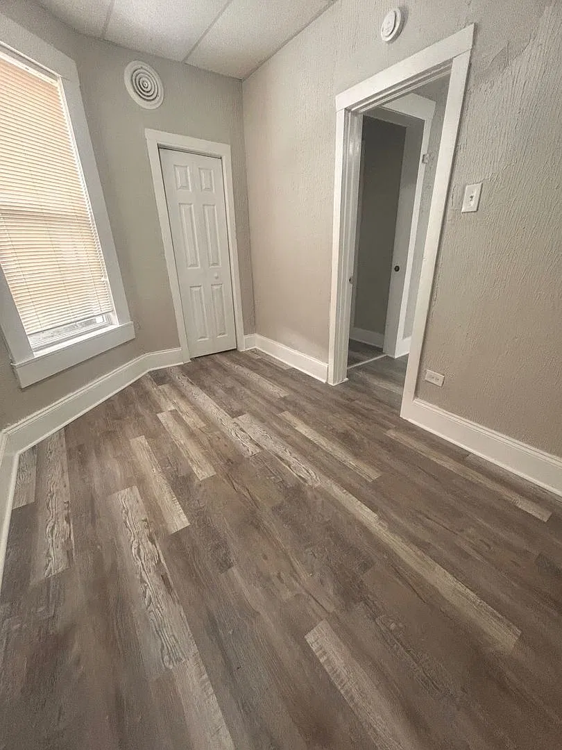 Updated 3-Bedroom Second-Floor Apartment reduced Move In Fee — Photo 1