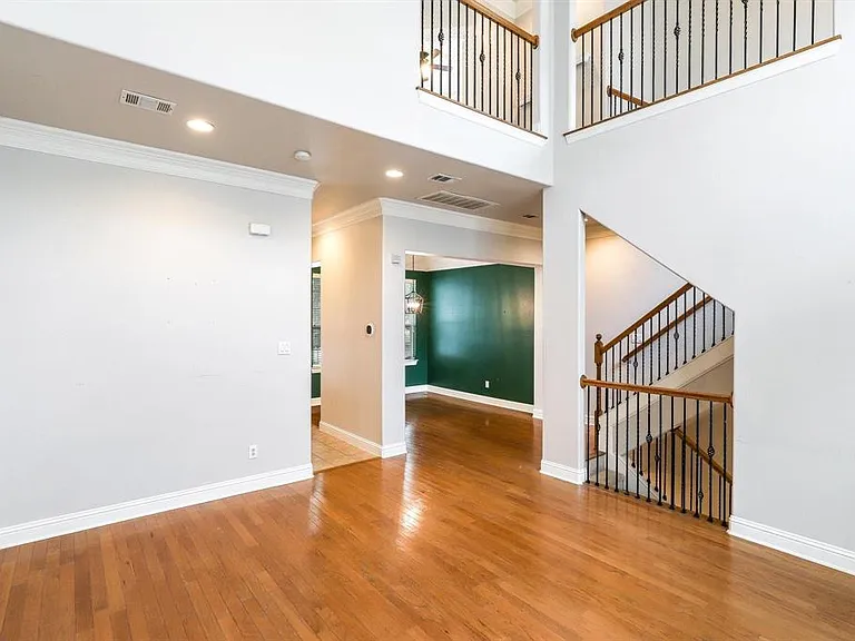 5836 La Vista Dr — Photo 8