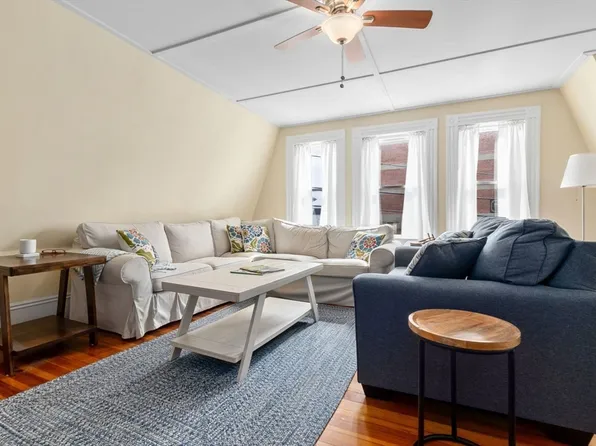 30 Prospect St APT 2, Gloucester, MA 01930