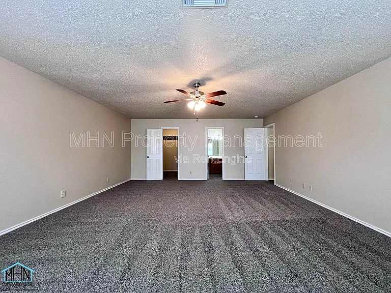 8143 Chestnut Manor Dr — Photo 21