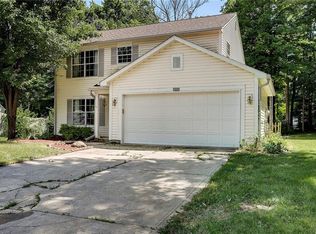 1620 Woodpointe Dr, Indianapolis, IN