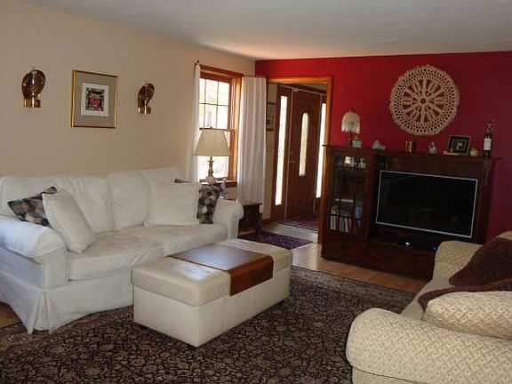 4th image of 55 Chandler Cir