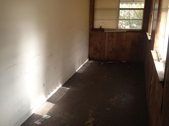 2nd image of 204 10th Ave N