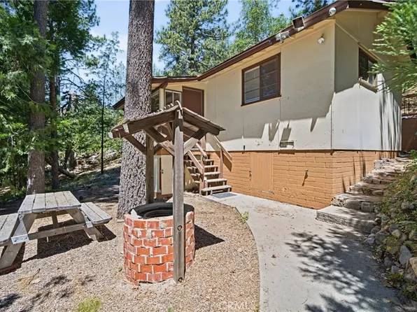 32800 Willow Ln, Running Springs, CA 92382