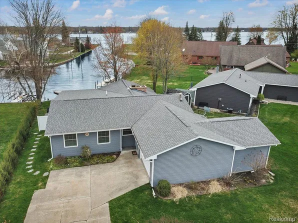 131 Bryan J Dr, Houghton Lake, MI 48629