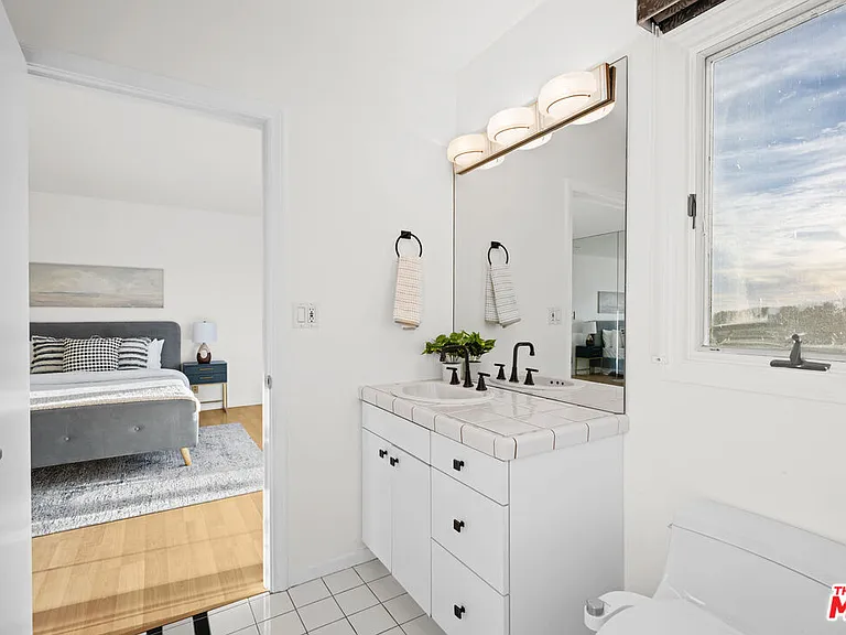 1121 Roberto Ln — Photo 18