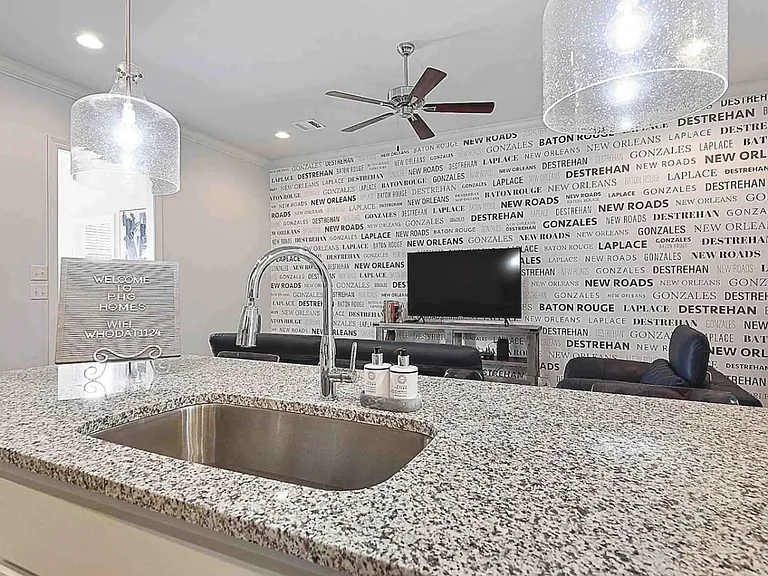1427 Pelican Club Dr — Photo 3