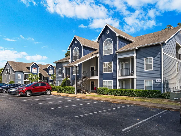 Oak Hollow Apartments — Photo 26