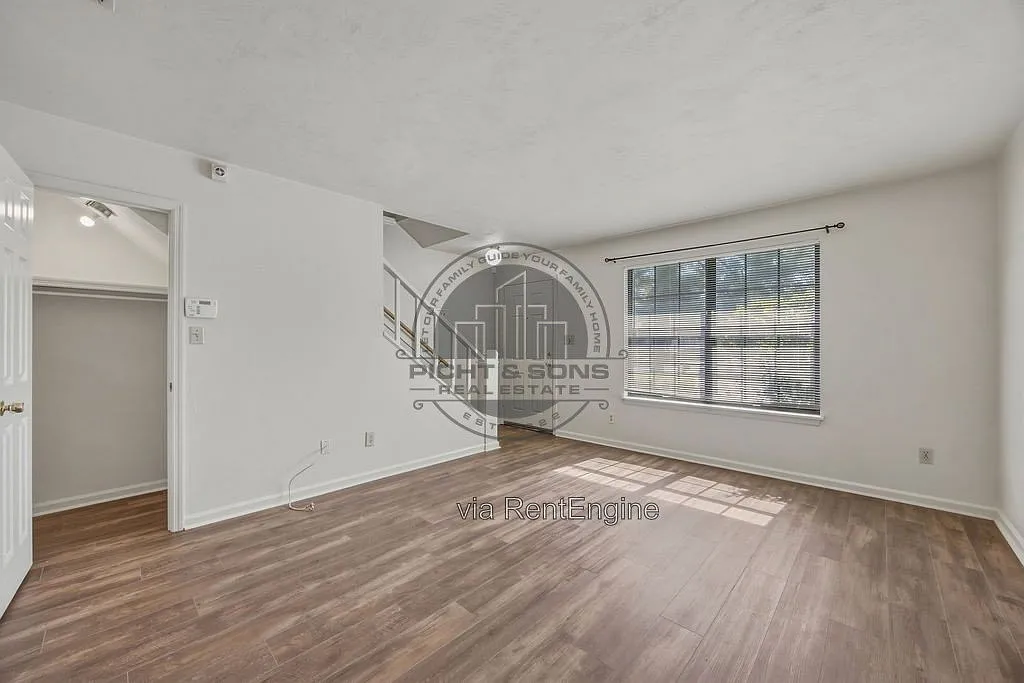 2 bed, 1.5 bath, $1,200 — Photo 4