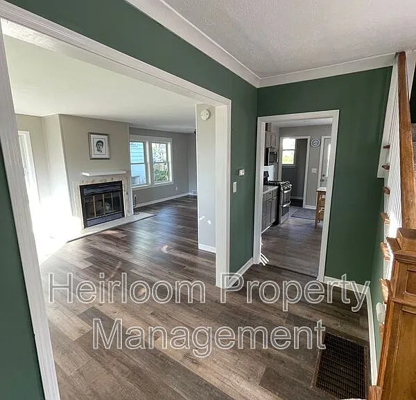 709 E Skyline Pkwy — Photo 4