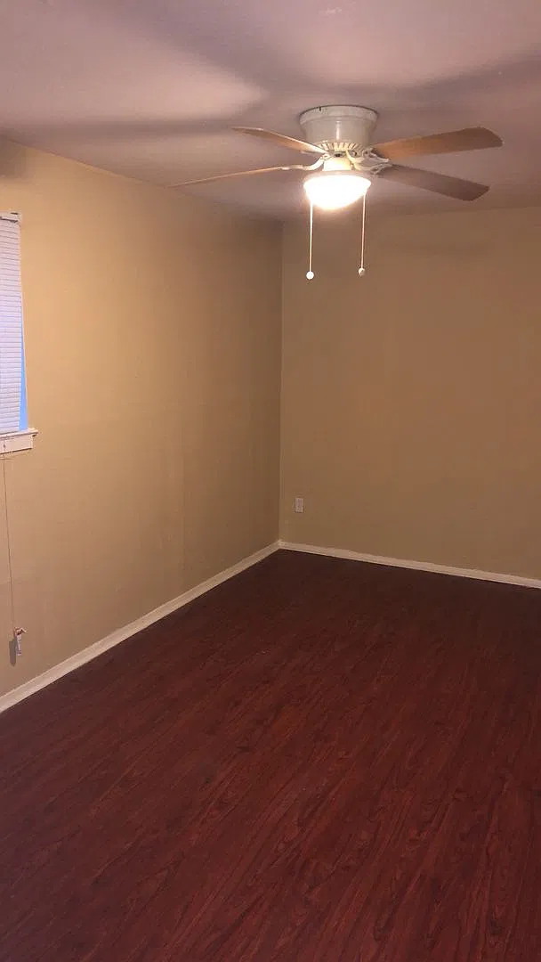 1160 Springdale — Photo 3