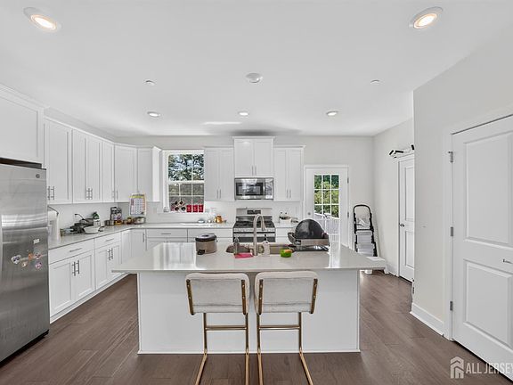 5th image of 1607 Swales Ct
