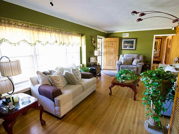 3rd image of 3743 Charles Dr