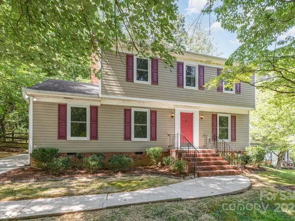 3031 Heathcroft Ct, Charlotte, NC 28269