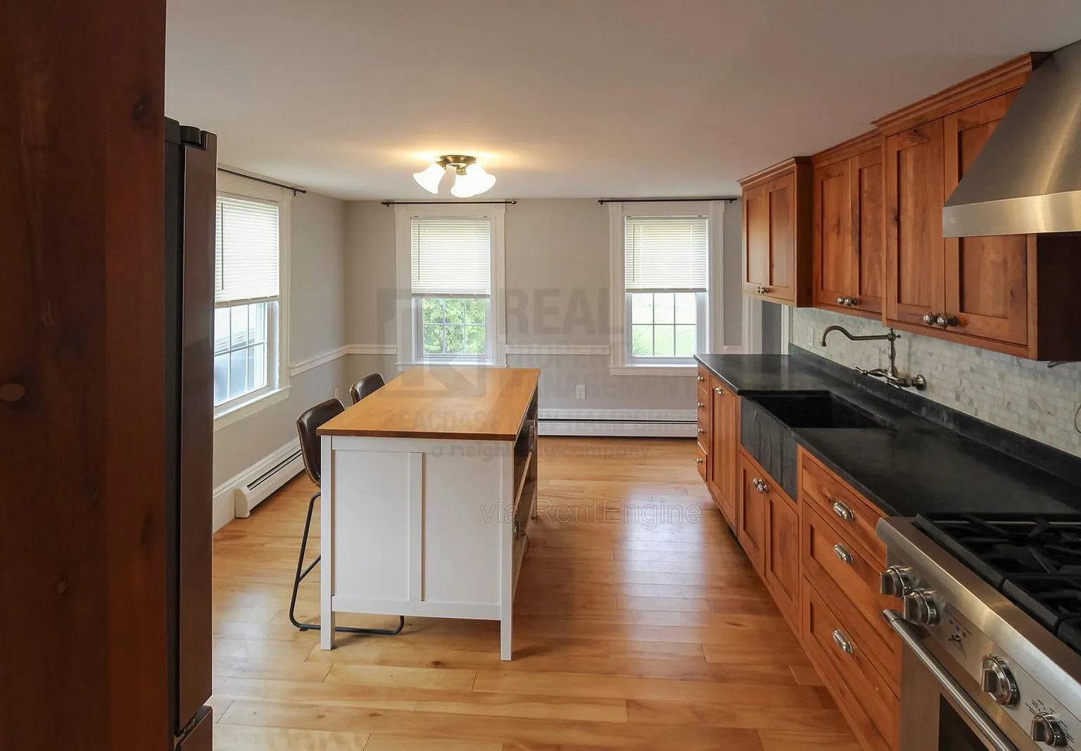 2 bed, 1.5 bath, 1315 sqft, $3,100 — Photo 2