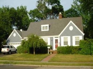 94 Bennett Pl, Amityville, NY 11701