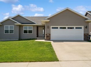 6219 Deer Stone Ct SW, Cedar Rapids, IA 52404