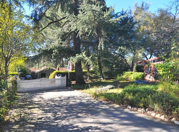 2nd image of 521 E Marigold St