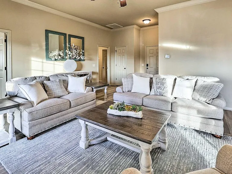 450 Remson Ln — Photo 1