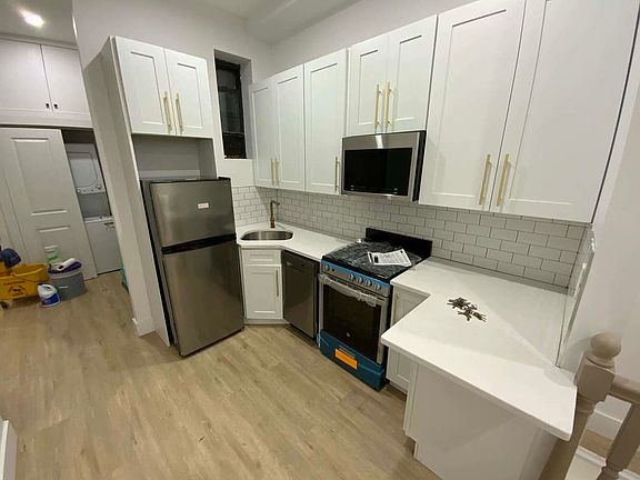 2nd image of 193 Jefferson Ave #1B