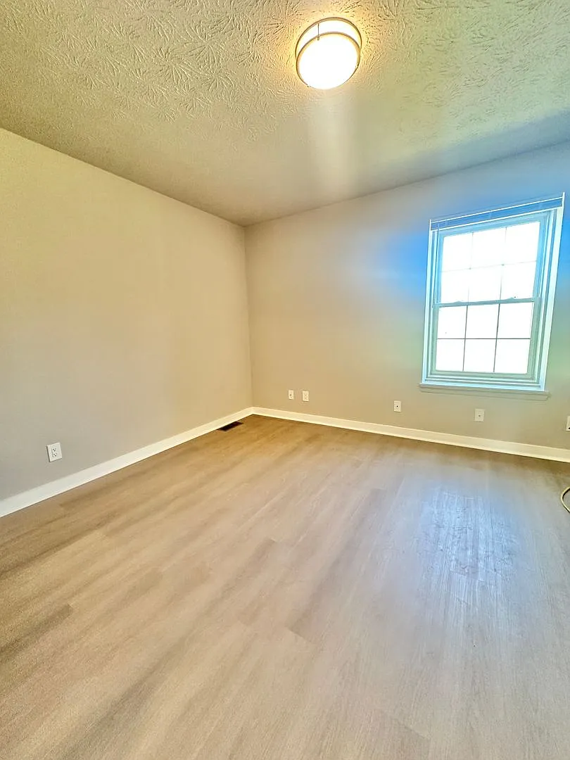 Apartment for Rent — Photo 3