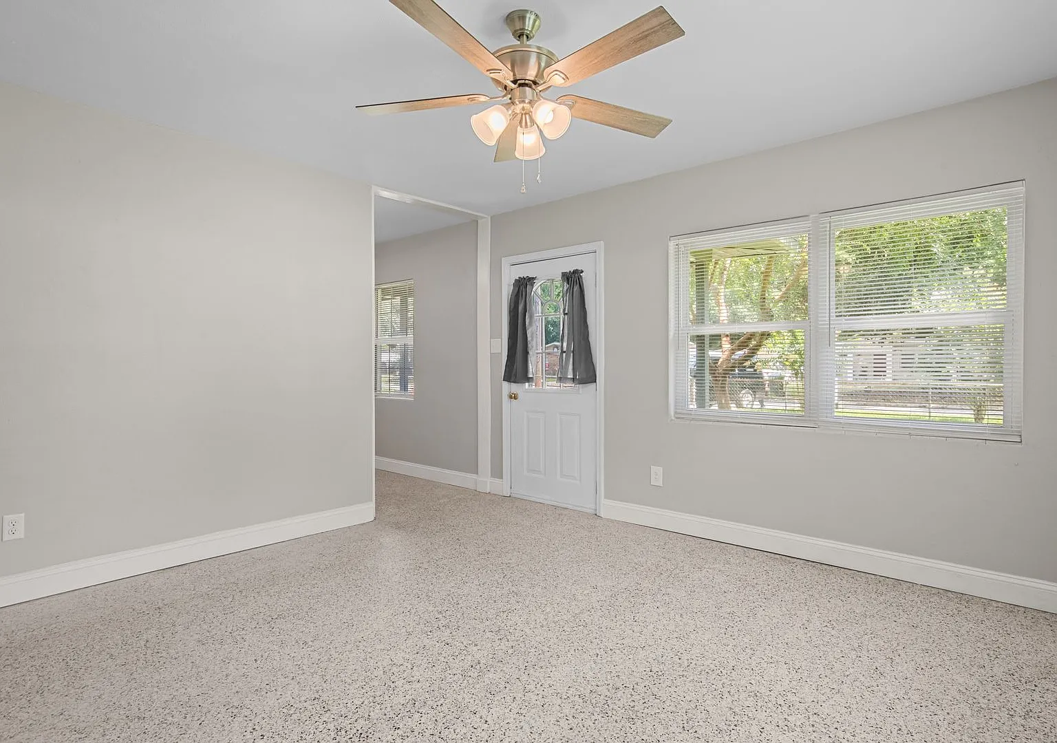 Freshly Remodeled 3 Bed Home in West Pensacola — Photo 4