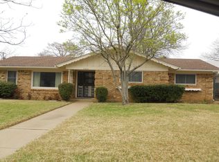 7351 Robinhood Ln, Fort Worth, TX 76112