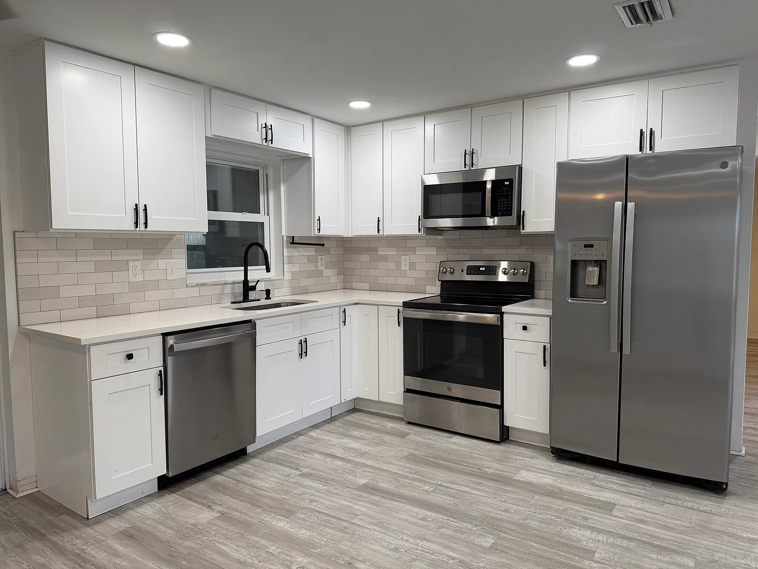 2 bed, 879 sqft, $2,000 — Photo 3