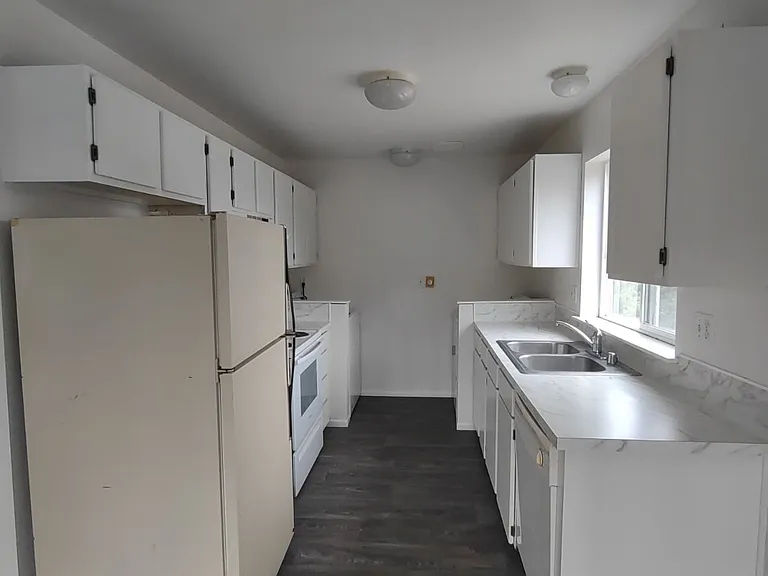 601 Sunset Ave NE #D — Photo 3