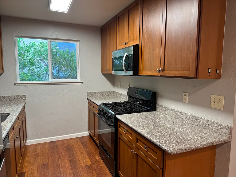 529 Elm St #7 — Photo 3