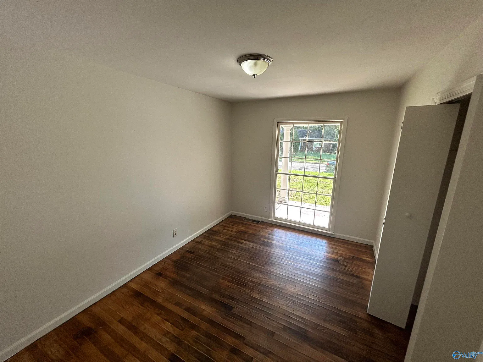 3 bed, 1.5 bath, 1107 sqft, $1,250 — Photo 3
