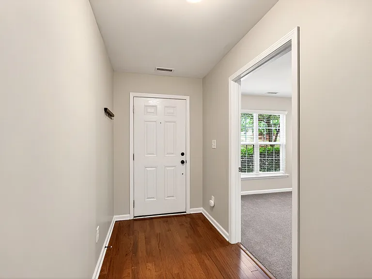240 Michigan Ave — Photo 4