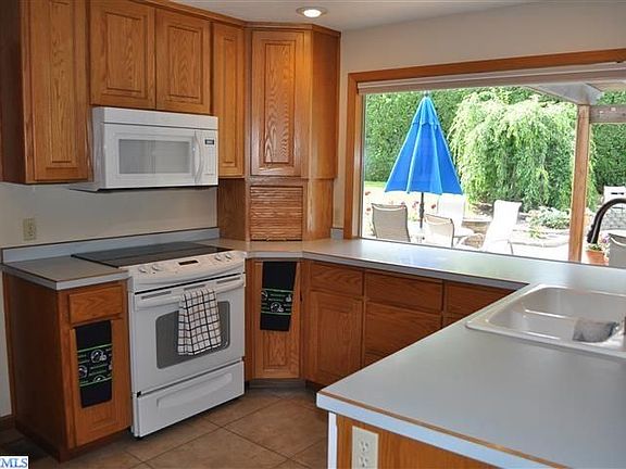 4th image of 6215 W Victoria Ave
