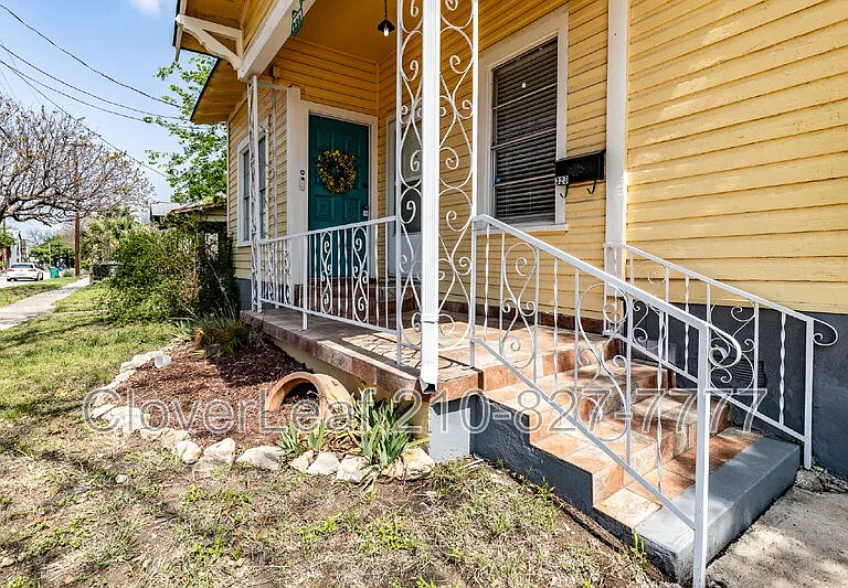323 Barrera St — Photo 4