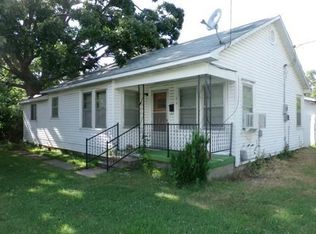 641 E Washington St, Marshfield, MO 65706