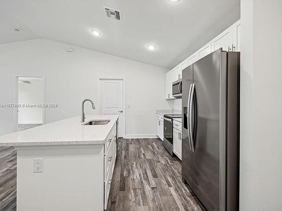 4th image of 1012 NW 11th Pl