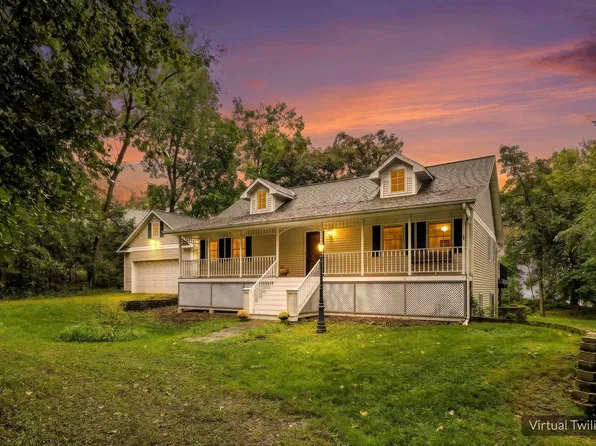 W11492 Lake Dr, Randolph, WI 53956