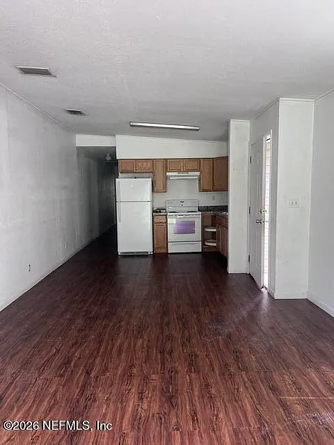 2 bed, 1.0 bath, 1300 sqft, $1,100 — Photo 4