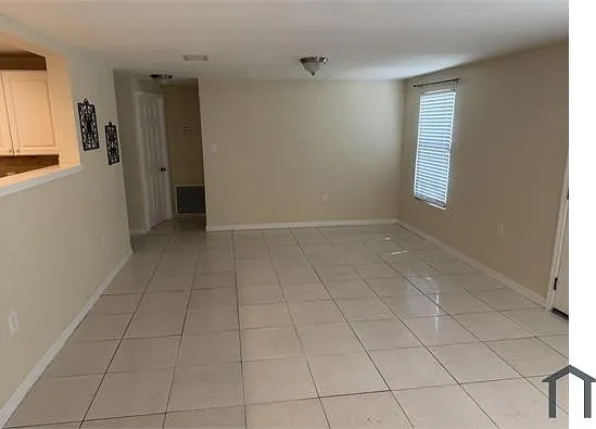 4 bed, $2,350 — Photo 4