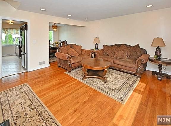 4th image of 70 Maepaul Dr