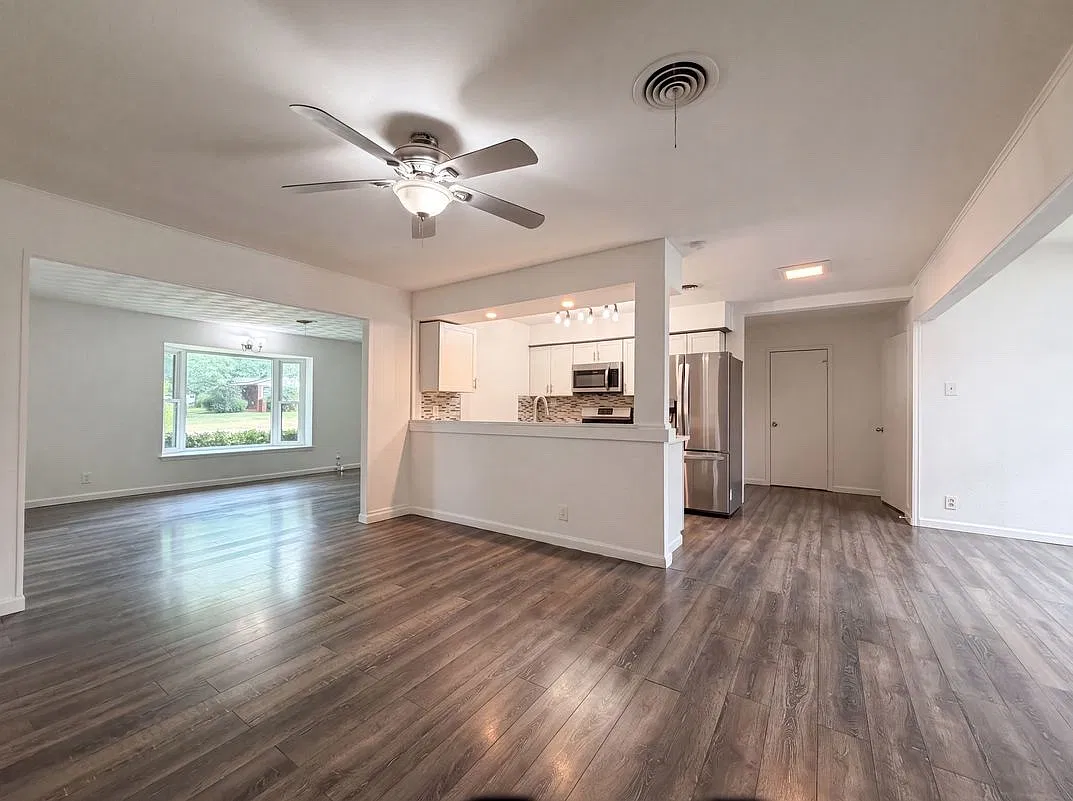 3 bed, 1088 sqft, $1,600 — Photo 1