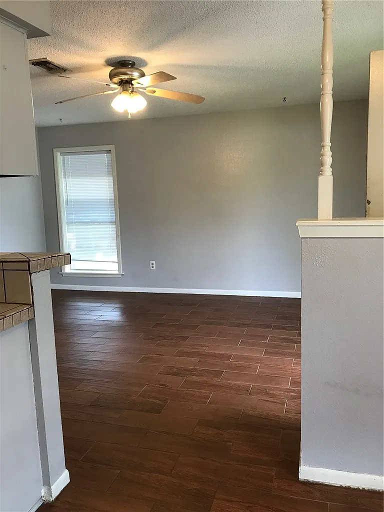 2 bed, 900 sqft, $1,199 — Photo 2