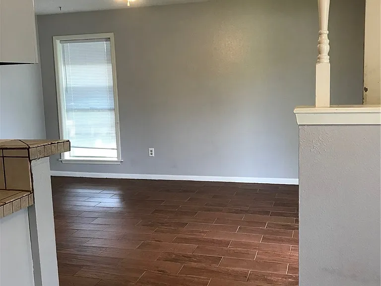 1431 Hillside Dr — Photo 2