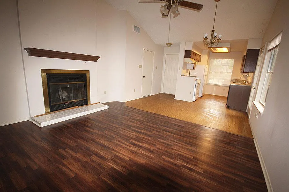 3 bed, 2.0 bath, 1205 sqft, $1,950 — Photo 3