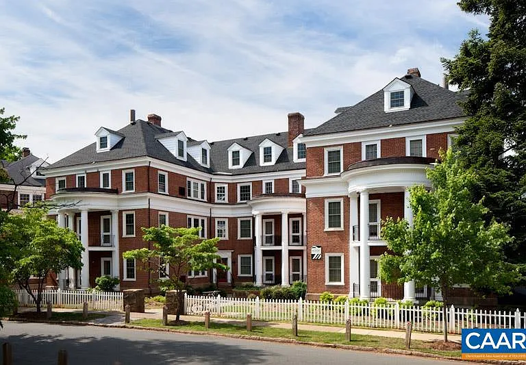 10 University Cir #6 — Photo 1